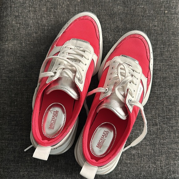 MK Flynn trainer NWT - Picture 2 of 6